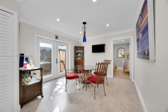 6220 SW 61st St, South Miami, FL 33143