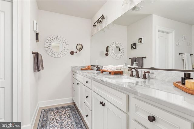 39 BOWLING VIEW RD, Front Royal, VA 22630