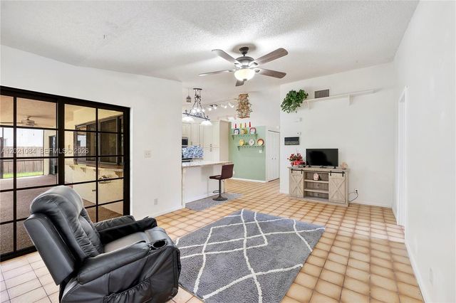 11111 NW 7th St, Coral Springs, FL 33071