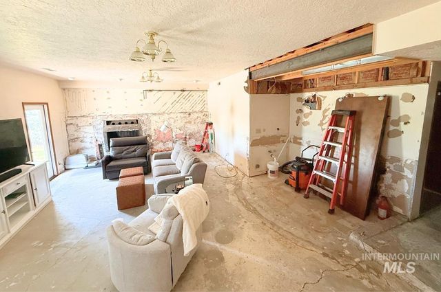 4055 N Canyon Ridge Dr, Twin Falls, ID 83301