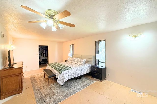 4055 N Canyon Ridge Dr, Twin Falls, ID 83301