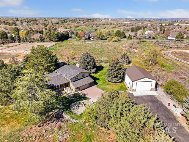 4055 N Canyon Ridge Dr, Twin Falls, ID 83301