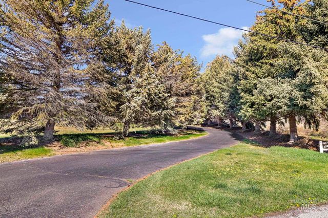 4055 N Canyon Ridge Dr, Twin Falls, ID 83301