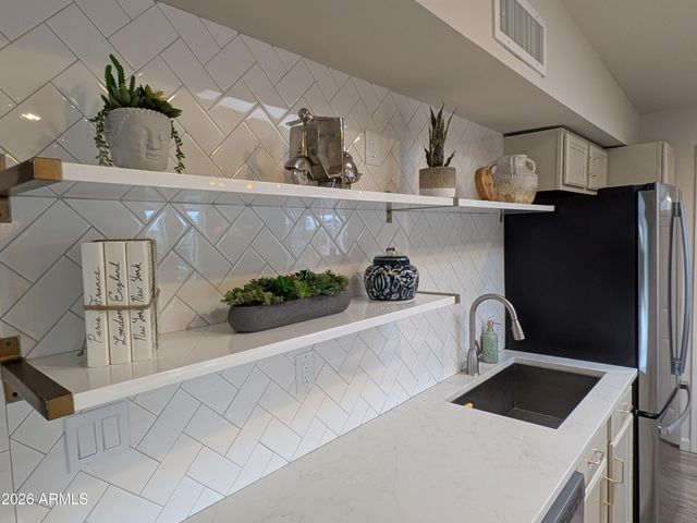 7802 E KIMSEY Lane, Scottsdale, AZ 85257