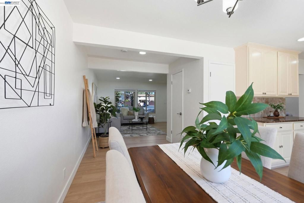 Image 14 of property listing at 27540 Ponderosa Ct, Hayward, CA 94545