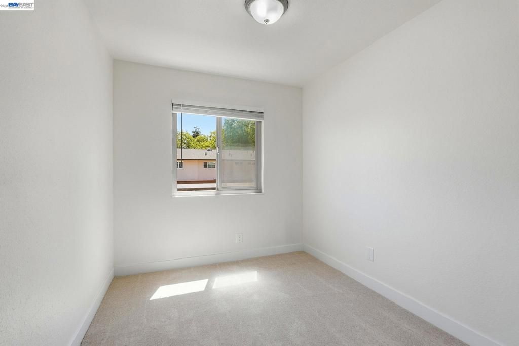 Image 21 of property listing at 27540 Ponderosa Ct, Hayward, CA 94545