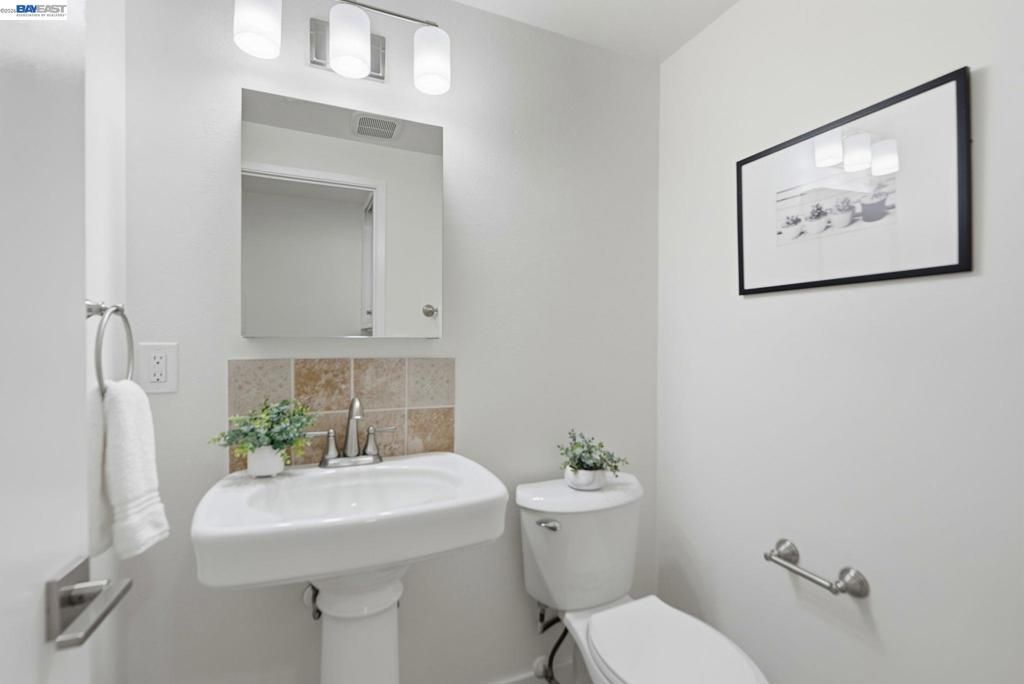 Image 22 of property listing at 27540 Ponderosa Ct, Hayward, CA 94545