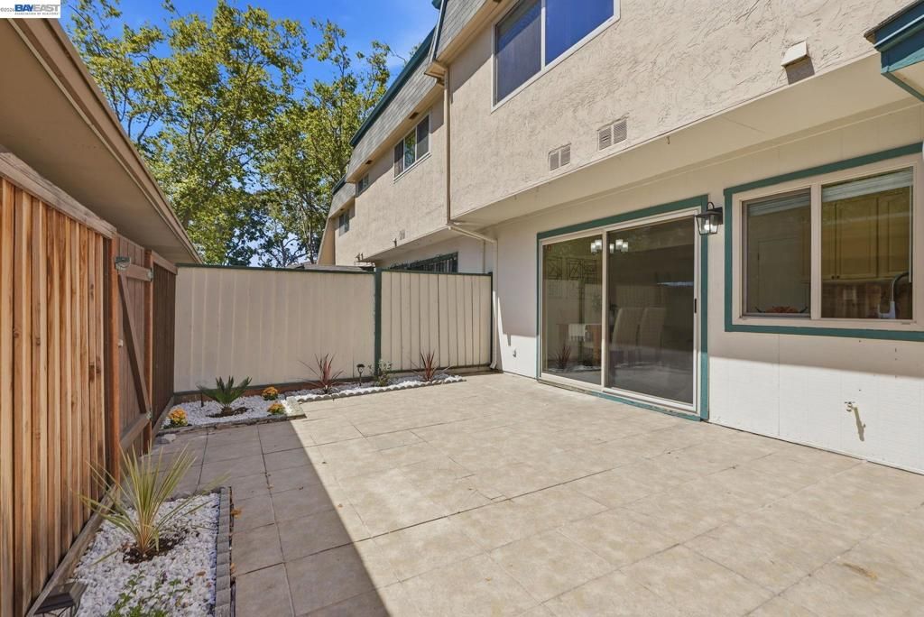 Image 31 of property listing at 27540 Ponderosa Ct, Hayward, CA 94545