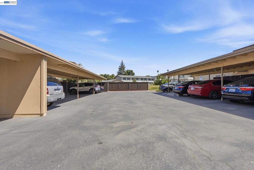 Image 35 of property listing at 27540 Ponderosa Ct, Hayward, CA 94545