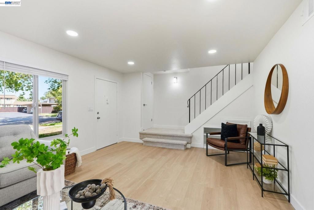 Image 6 of property listing at 27540 Ponderosa Ct, Hayward, CA 94545