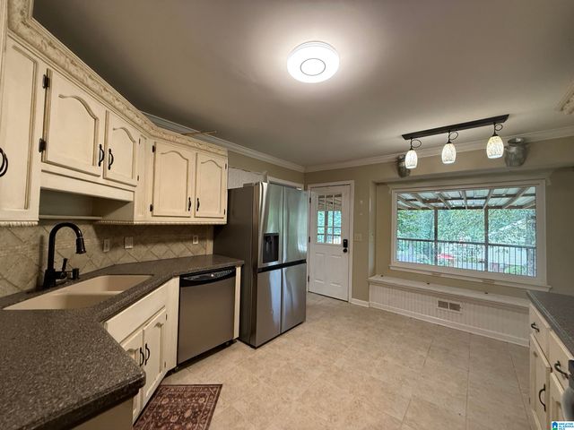 2212 DEER RUN LANE, Hueytown, AL 35023