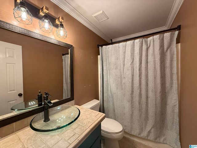 2212 DEER RUN LANE, Hueytown, AL 35023