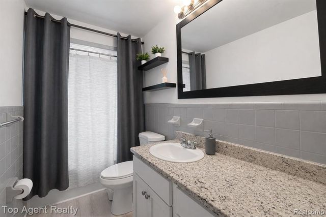 24610 Adlai Avenue, Eastpointe, MI 48021