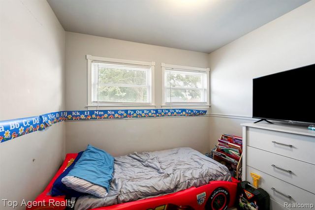 24610 Adlai Avenue, Eastpointe, MI 48021