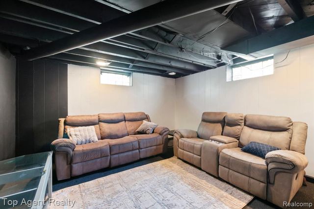 24610 Adlai Avenue, Eastpointe, MI 48021