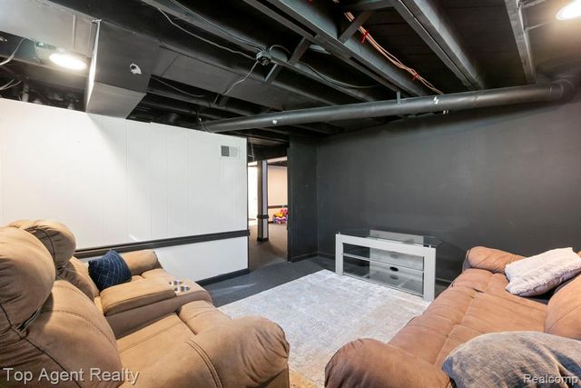 24610 Adlai Avenue, Eastpointe, MI 48021