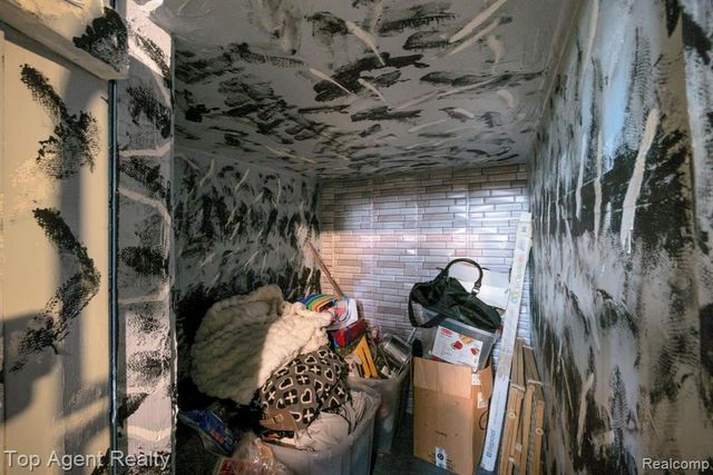 24610 Adlai Avenue, Eastpointe, MI 48021