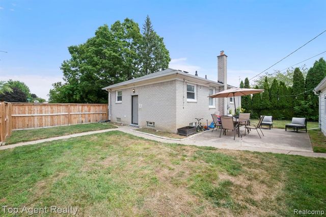 24610 Adlai Avenue, Eastpointe, MI 48021