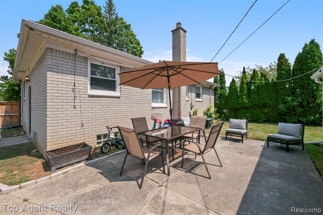 24610 Adlai Avenue, Eastpointe, MI 48021