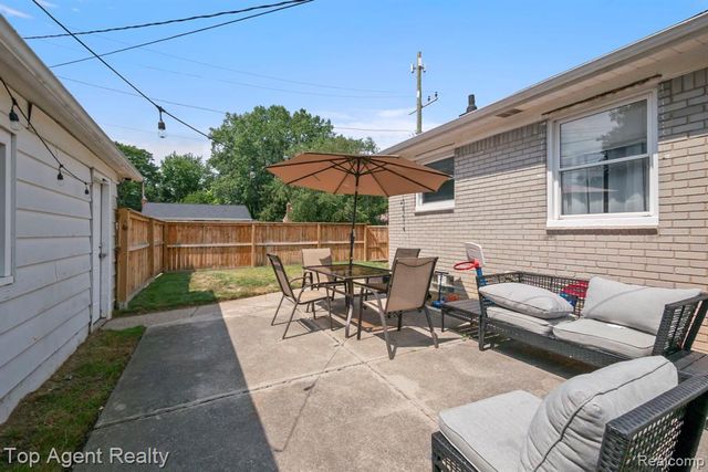 24610 Adlai Avenue, Eastpointe, MI 48021
