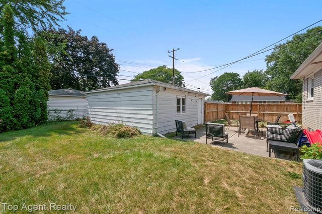 24610 Adlai Avenue, Eastpointe, MI 48021
