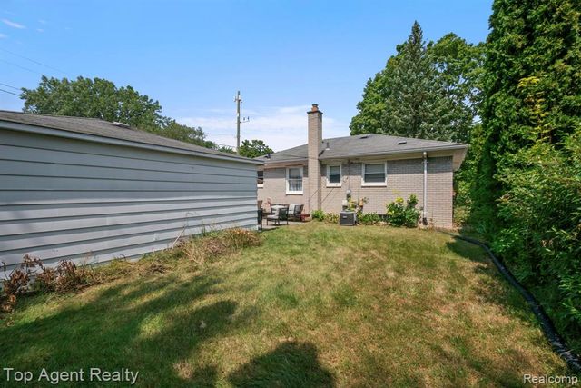 24610 Adlai Avenue, Eastpointe, MI 48021