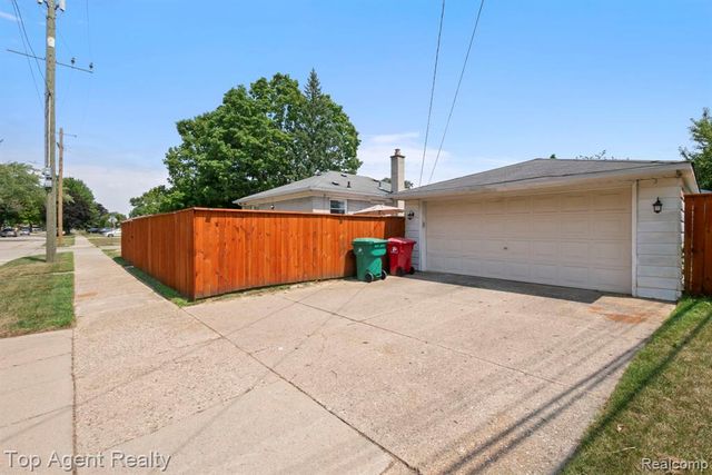 24610 Adlai Avenue, Eastpointe, MI 48021