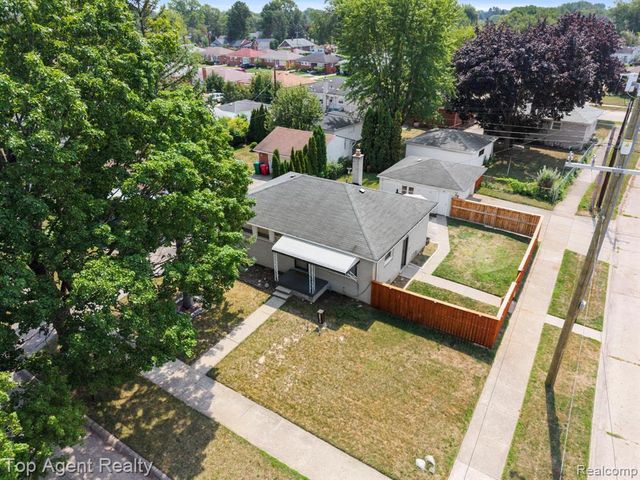 24610 Adlai Avenue, Eastpointe, MI 48021