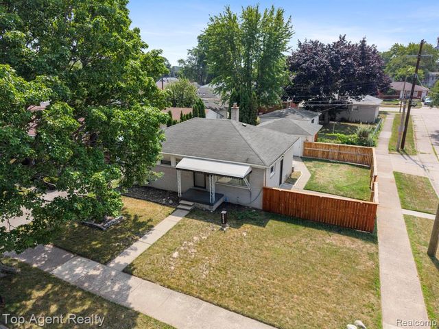 24610 Adlai Avenue, Eastpointe, MI 48021