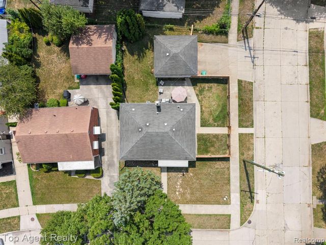 24610 Adlai Avenue, Eastpointe, MI 48021