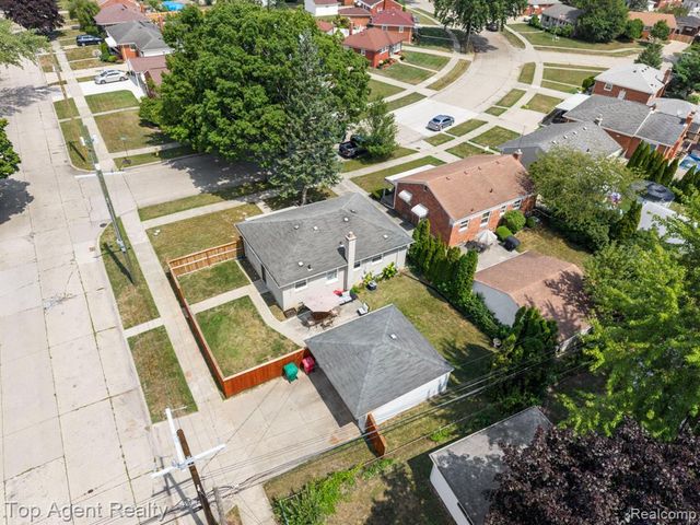 24610 Adlai Avenue, Eastpointe, MI 48021