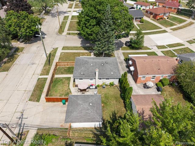 24610 Adlai Avenue, Eastpointe, MI 48021