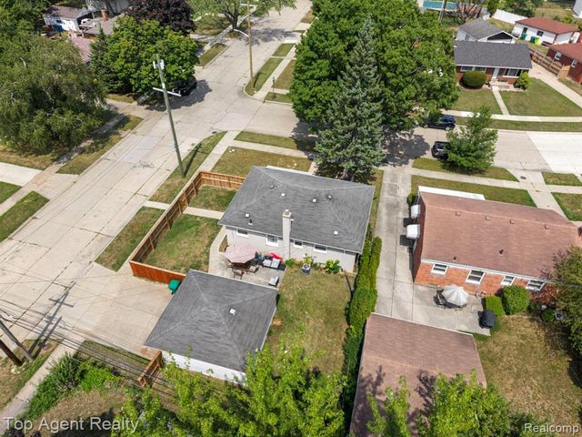 24610 Adlai Avenue, Eastpointe, MI 48021