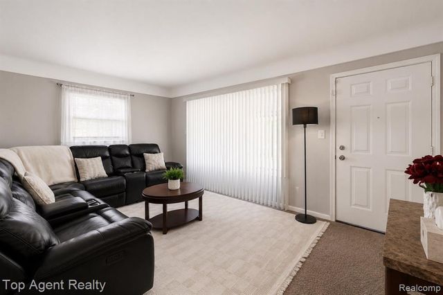 24610 Adlai Avenue, Eastpointe, MI 48021