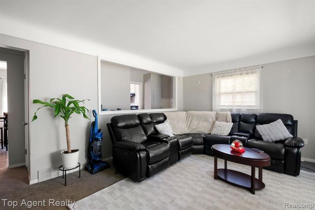 24610 Adlai Avenue, Eastpointe, MI 48021