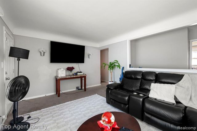 24610 Adlai Avenue, Eastpointe, MI 48021