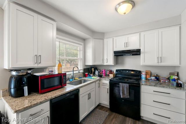 24610 Adlai Avenue, Eastpointe, MI 48021