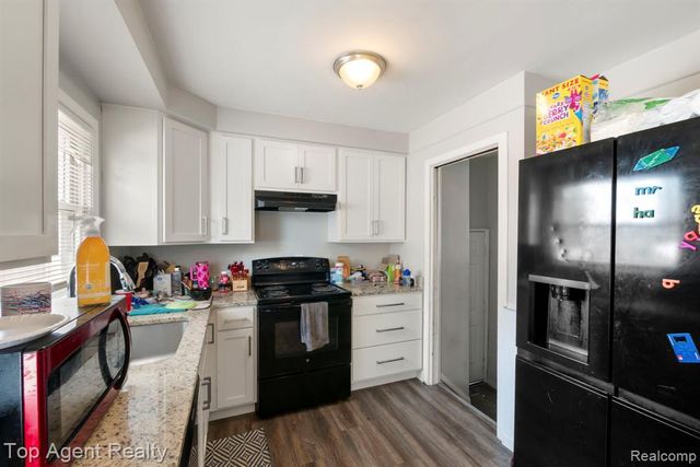 24610 Adlai Avenue, Eastpointe, MI 48021