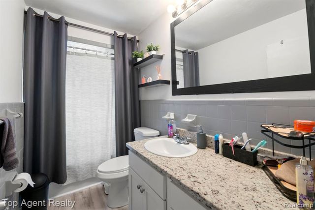 24610 Adlai Avenue, Eastpointe, MI 48021