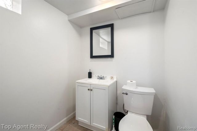 24610 Adlai Avenue, Eastpointe, MI 48021