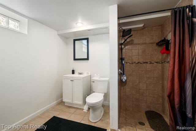 24610 Adlai Avenue, Eastpointe, MI 48021