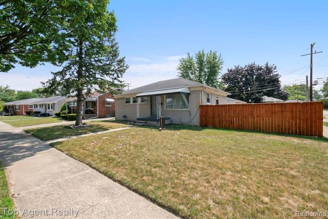 24610 Adlai Avenue, Eastpointe, MI 48021
