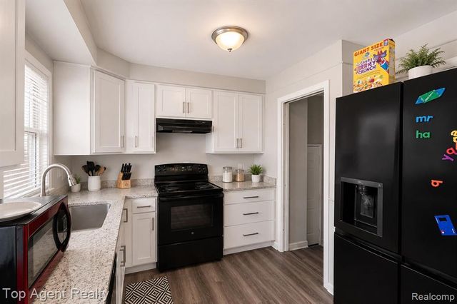 24610 Adlai Avenue, Eastpointe, MI 48021