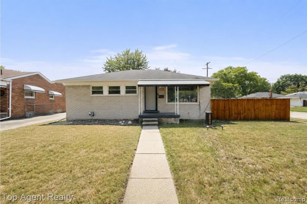 24610 Adlai Avenue, Eastpointe, MI 48021