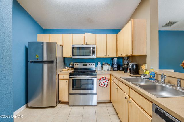 940 Village Trl Unit 4-301, Port Orange, FL 32127