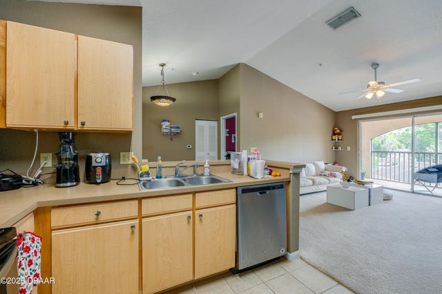 940 Village Trl Unit 4-301, Port Orange, FL 32127
