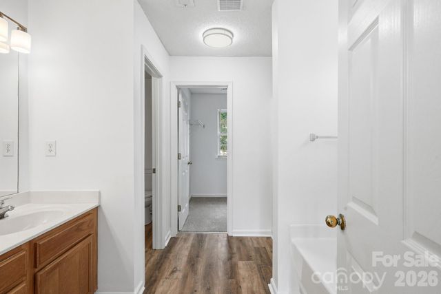 9534 Bradstreet Commons Way, Charlotte, NC 28215