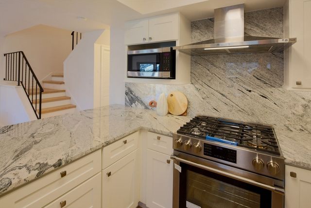 11 Rosewood Drive 11, Stoughton, MA 02072