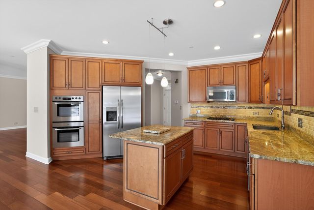 612 Stone Canyon Circle, Inverness, IL 60010