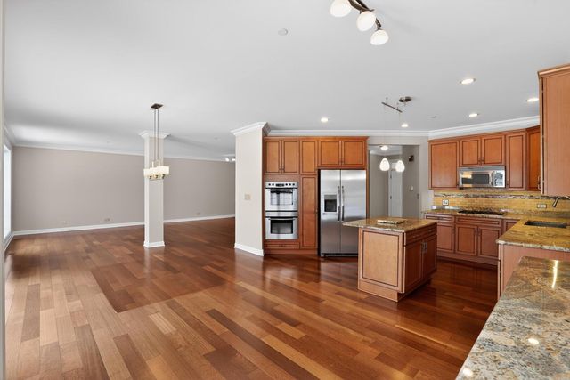 612 Stone Canyon Circle, Inverness, IL 60010